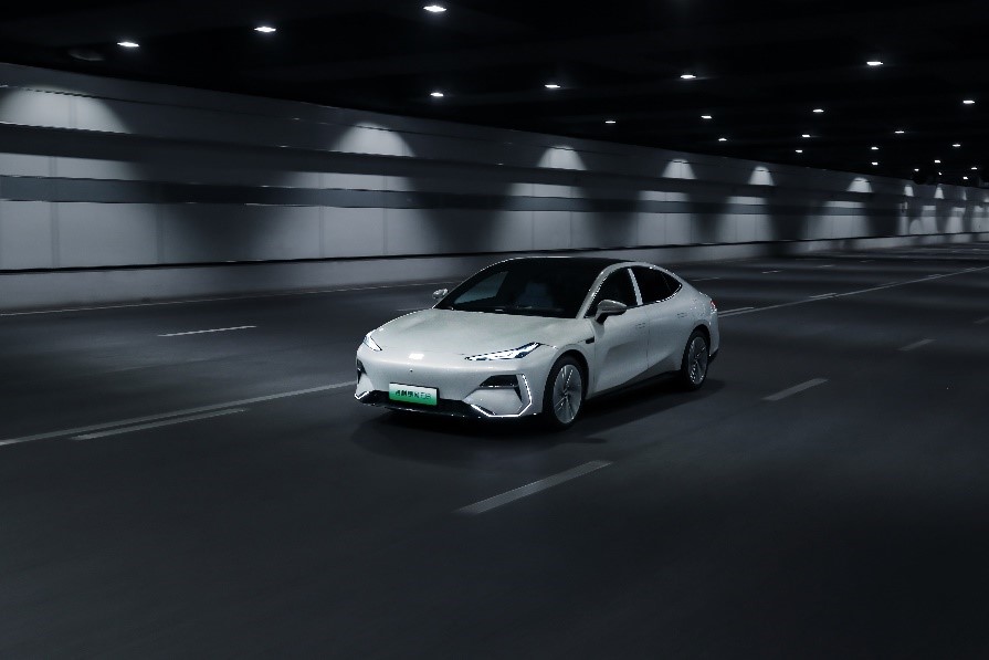 百万银河发力新能源市场 吉利汽车剑指2025年271万辆的销量目标