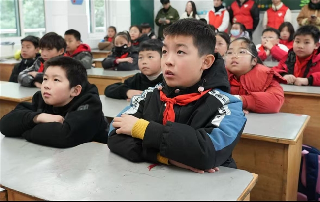 让遵义精神在青少年心中落地生根——一叶红船,逐梦未来宣讲团走进中小学