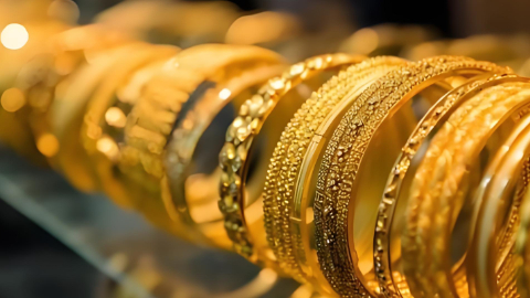 多品牌黄金首饰克价重回千元