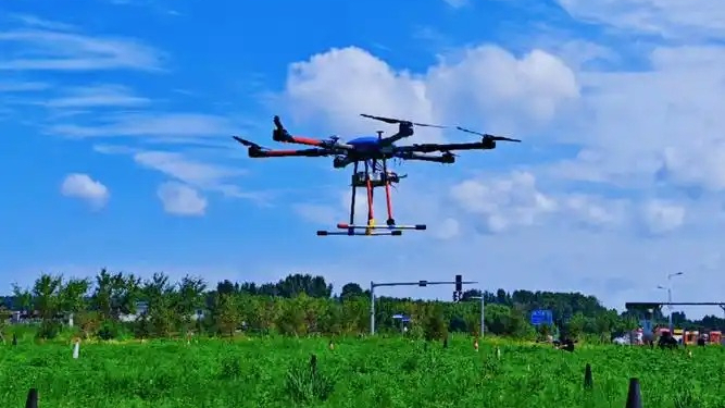 无人机“飞向”千行百业